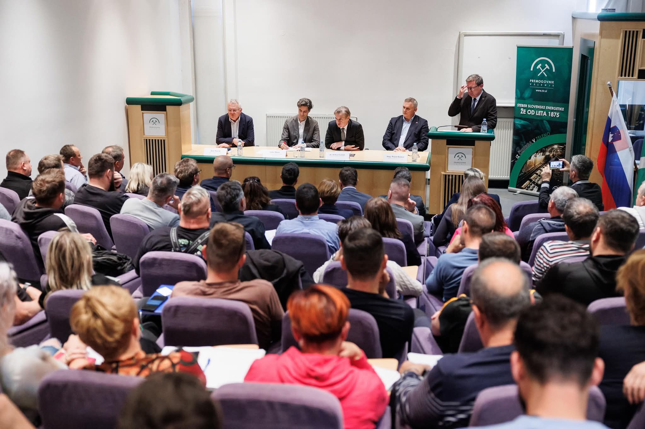 Predsednik vlade z ministrsko ekipo na obisku v Premogovniku Velenje