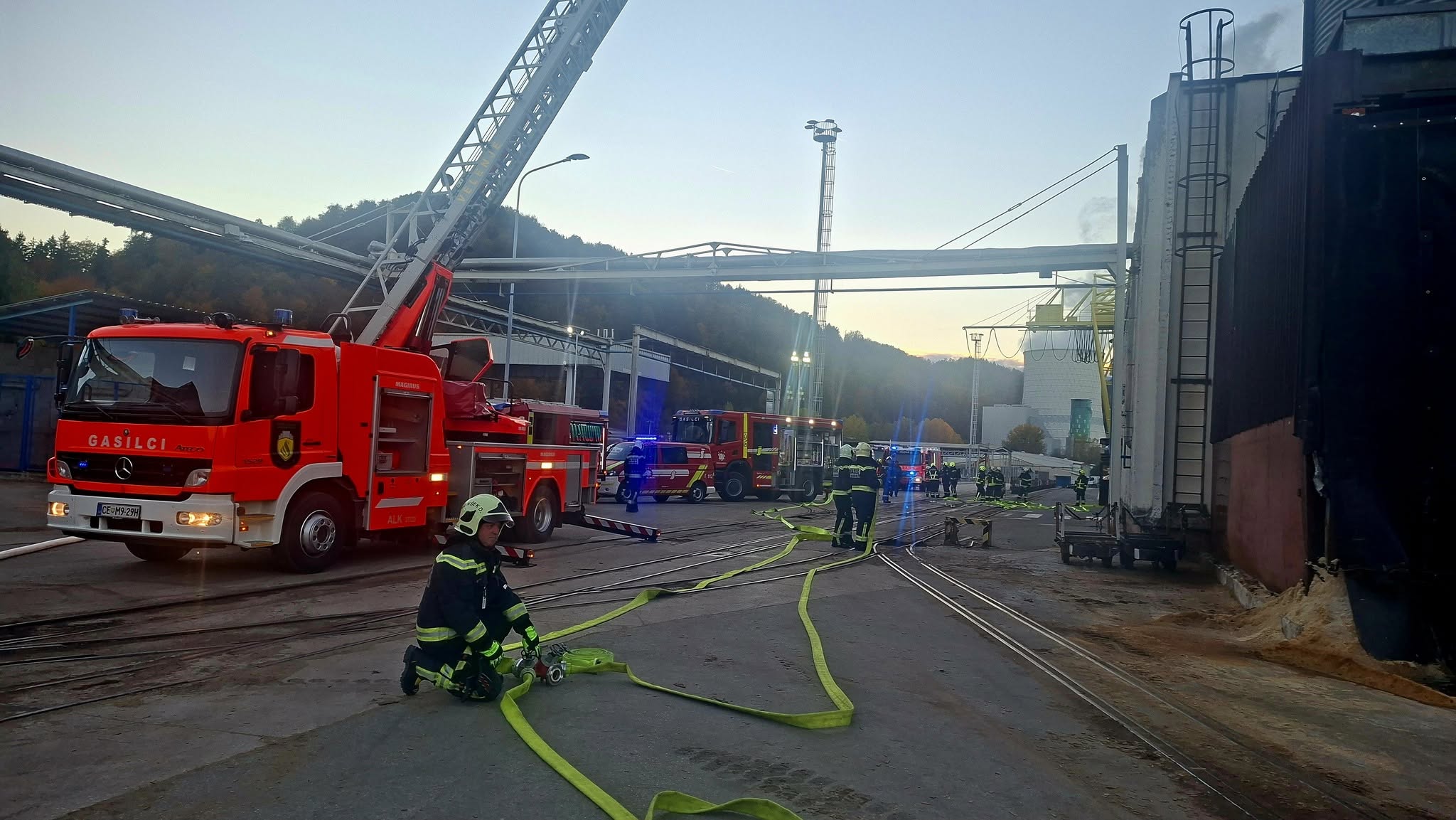 Taktična gasilska vaja PIGD Premogovnika Velenje s sodelujočimi enotami v družbi PLP
